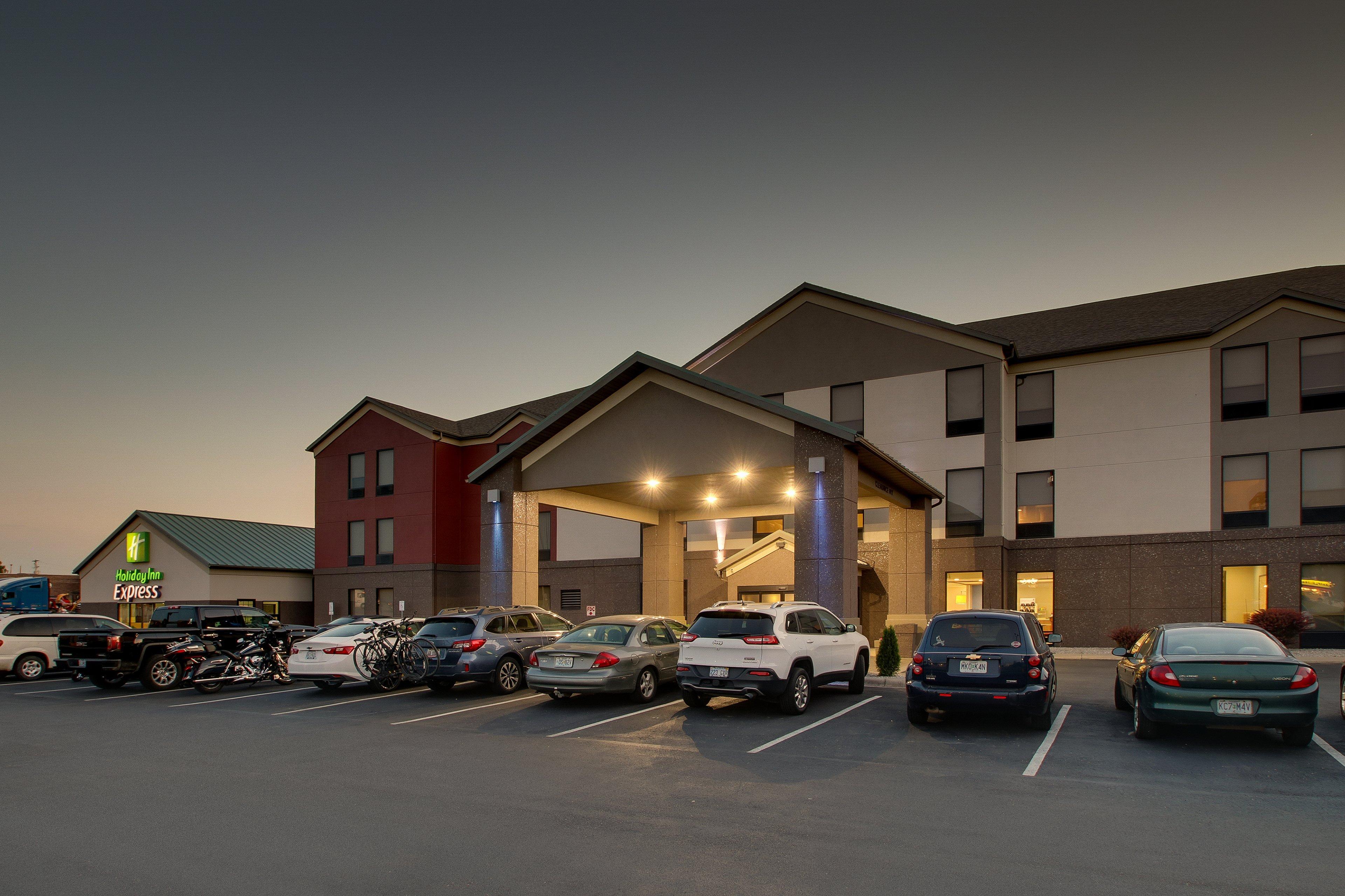 Holiday Inn Express Hotel & Suites Lebanon By Ihg Exterior foto